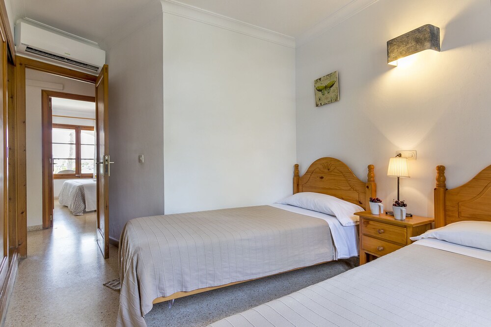 Apartment Carabela 2 — 4-Star Luxury Hotel in Alcudia, Spain
