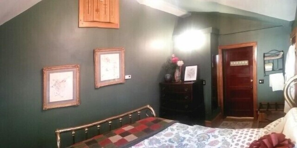 VanWinkle Inn - photo 10