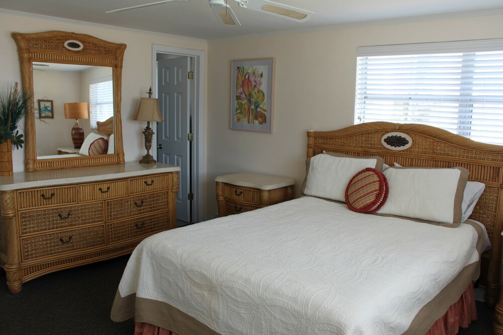 The Surf Beach Motel - photo 11