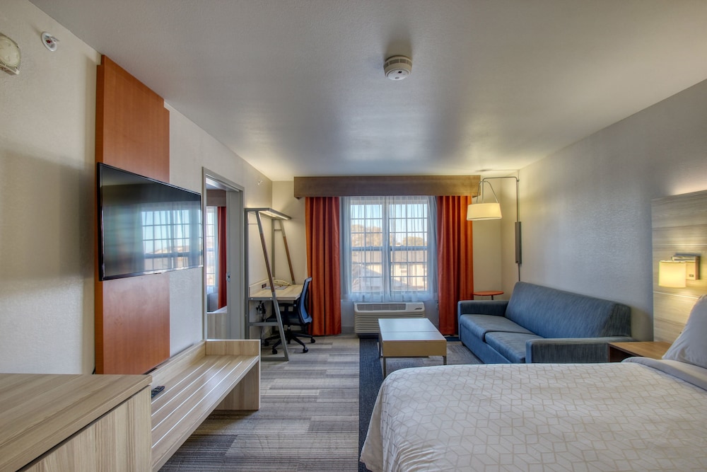 Holiday Inn Express Hotel & Suites Milwaukee Airport by IHG - photo 19