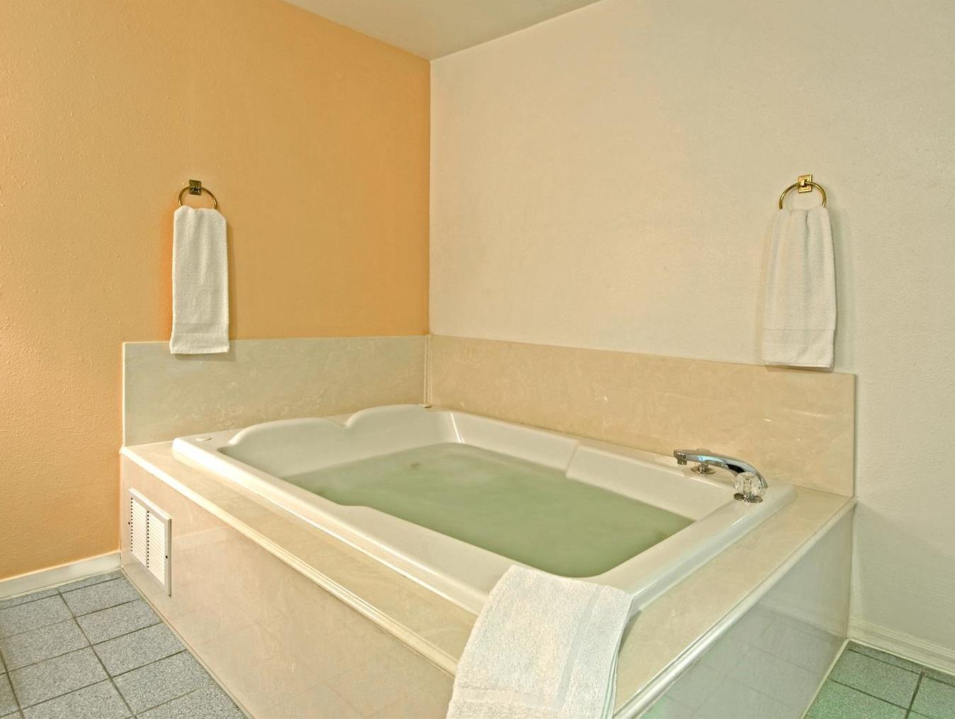 Americas Best Value Inn Altus - photo 10