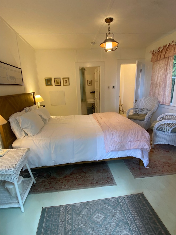 The High Tide Inn - photo 33