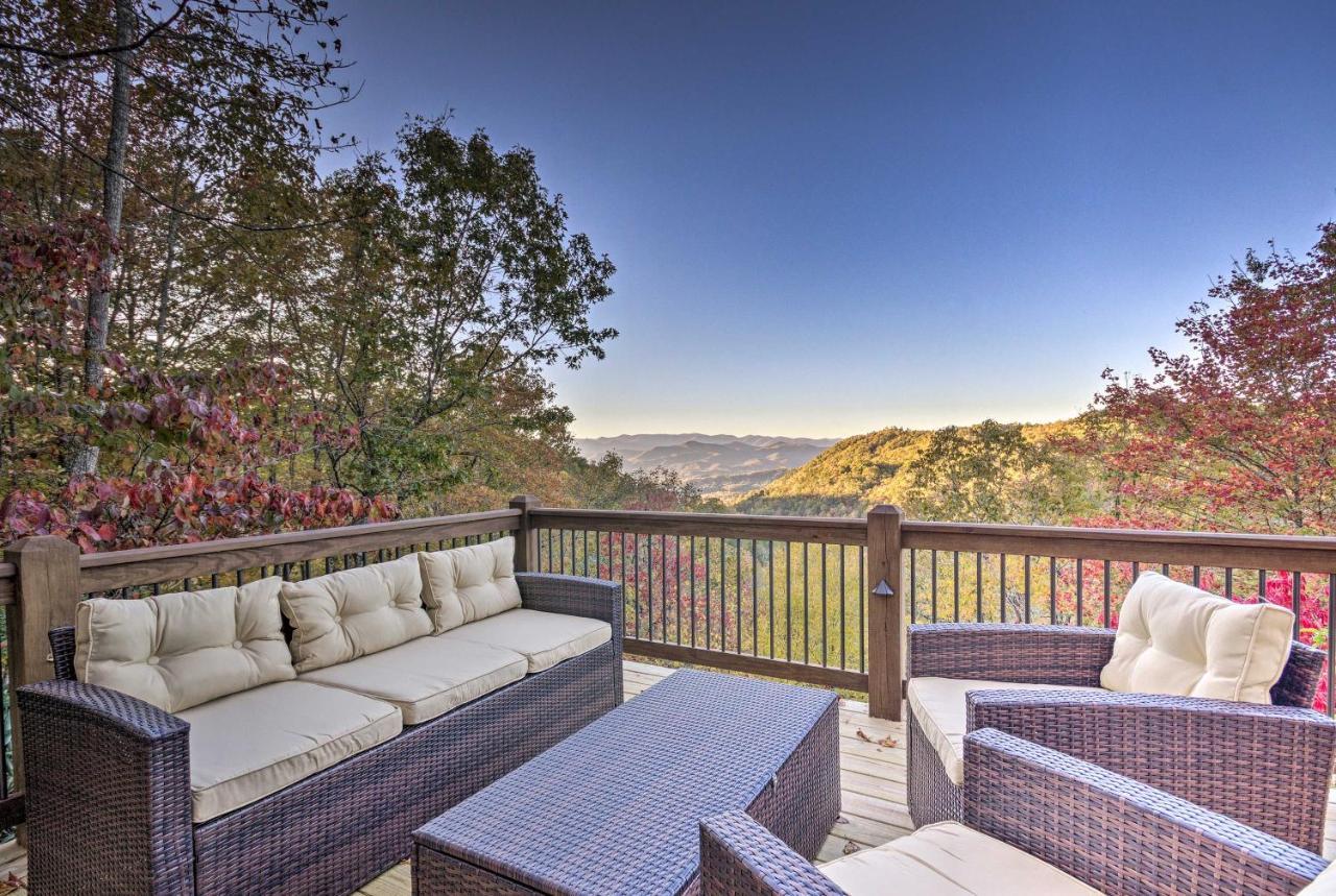 Brevard Chalet with Stunning Blue Ridge Mtn Views — 4-Star Luxury Hotel in Brevard, United States