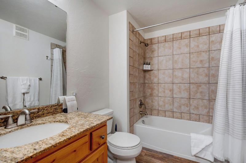 Fox Pointe At Redstone By Lespri Management - photo 45