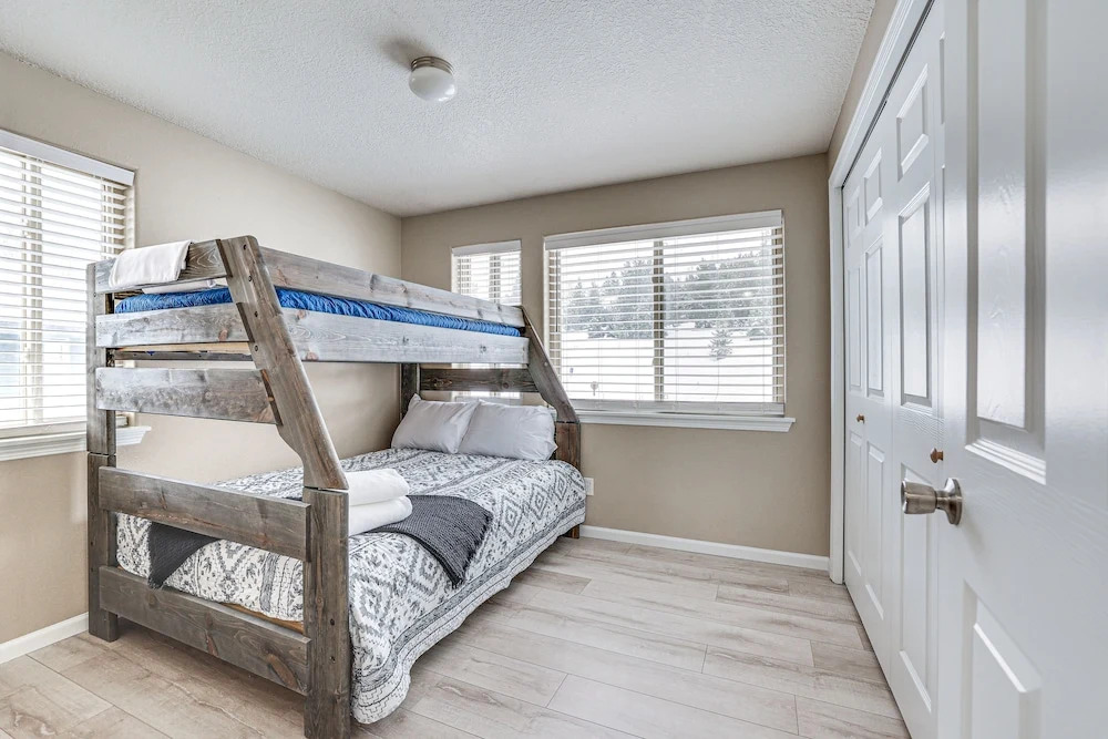 5 Mi to Ski Resort: Mtn view Townhome in Dillon - photo 3