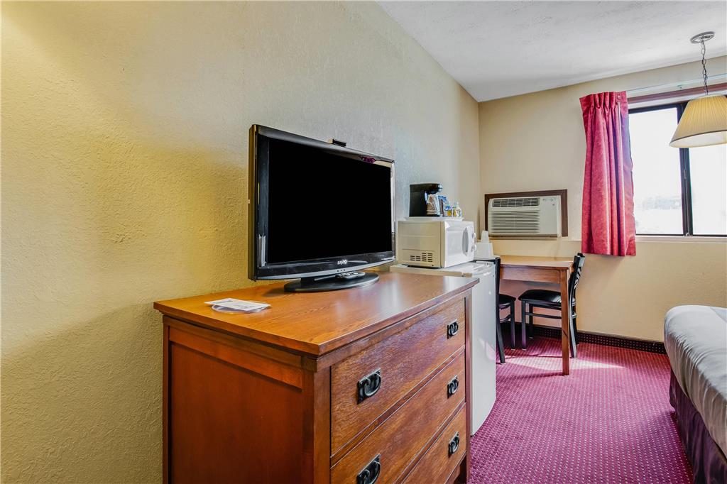 Econo Lodge Junction City I 70 Near Fort Riley - photo 21