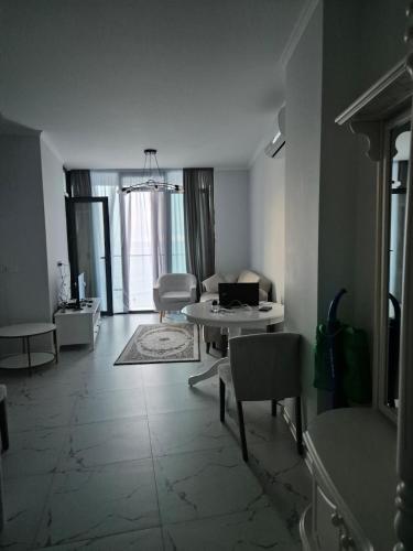 1 Bedroom Apartment With Sea And River Views