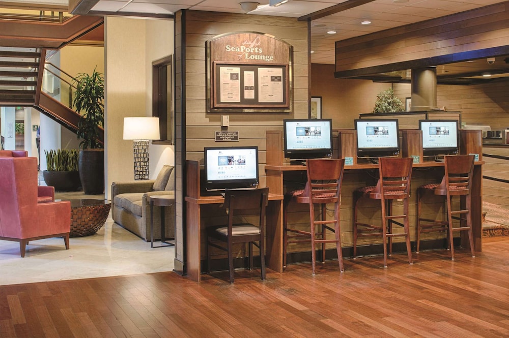 DoubleTree by Hilton Seattle Airport - photo 40