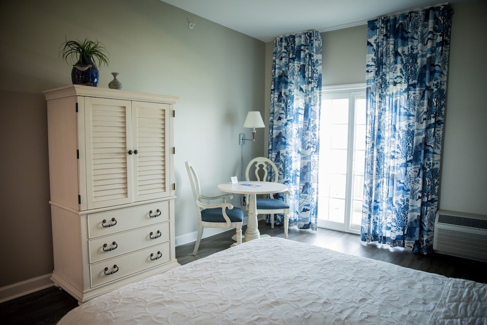 Bay Pointe Inn - photo 8