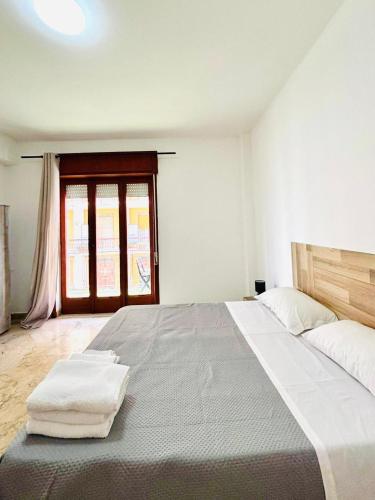 Harbor Elegance Estate in Milazzo, Italy