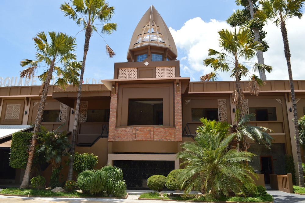 B Square Hotel in Nakhon Si Thammarat, Thailand