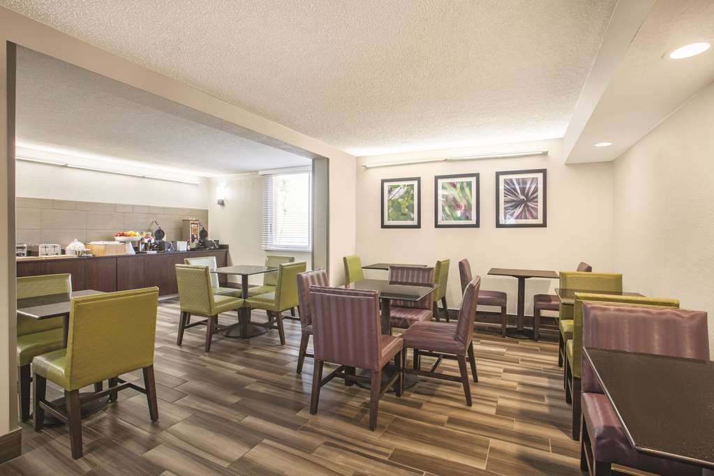 La Quinta Inn & Suites by Wyndham Fort Lauderdale Tamarac - photo 39