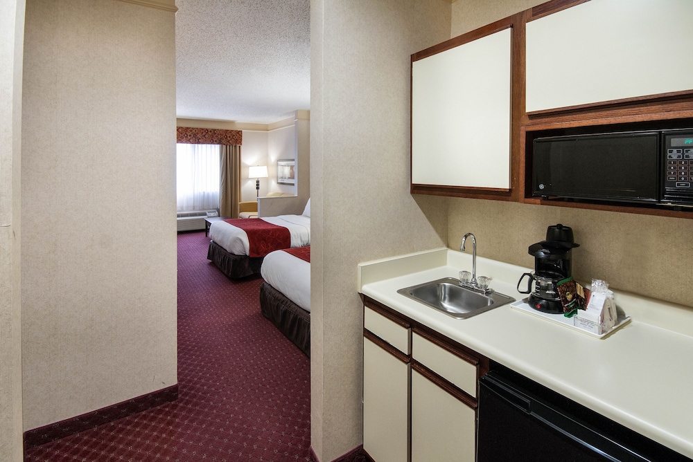 Comfort Suites Parkersburg South - photo 13