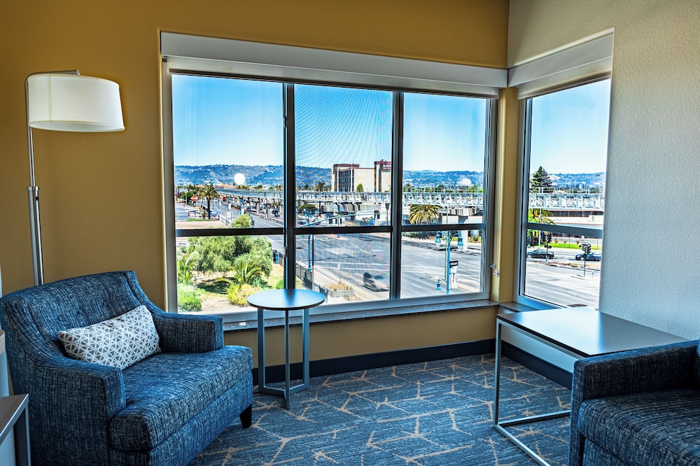 Holiday Inn & Suites Oakland Airport by IHG - photo 25