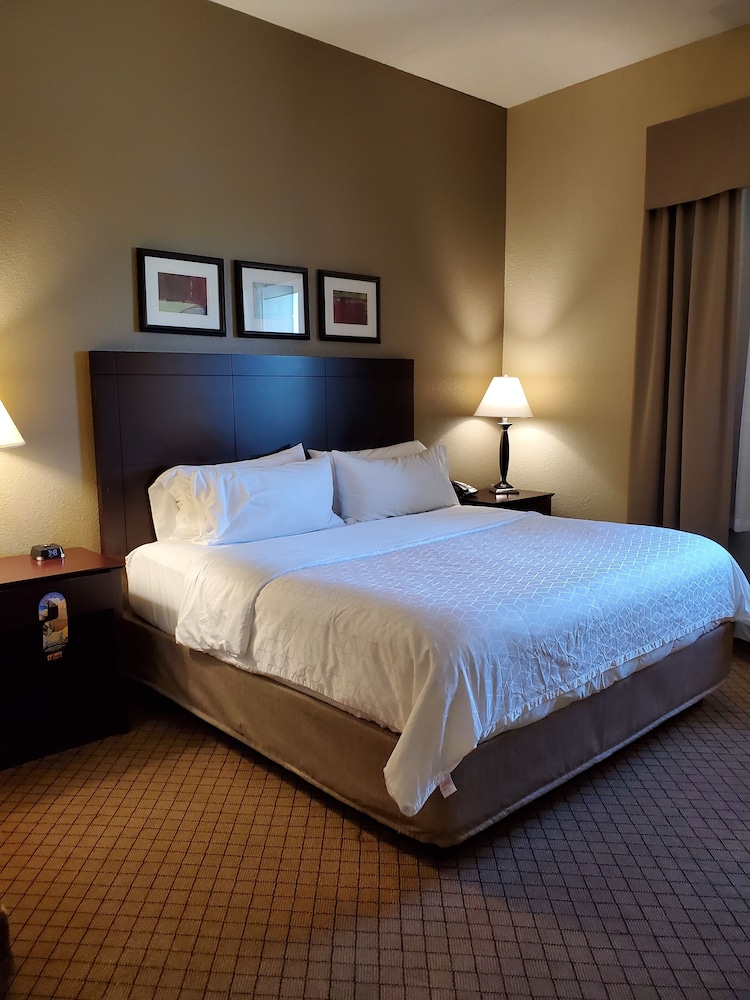 Holiday Inn Express Hotel and Suites Mankato East by IHG - photo 25