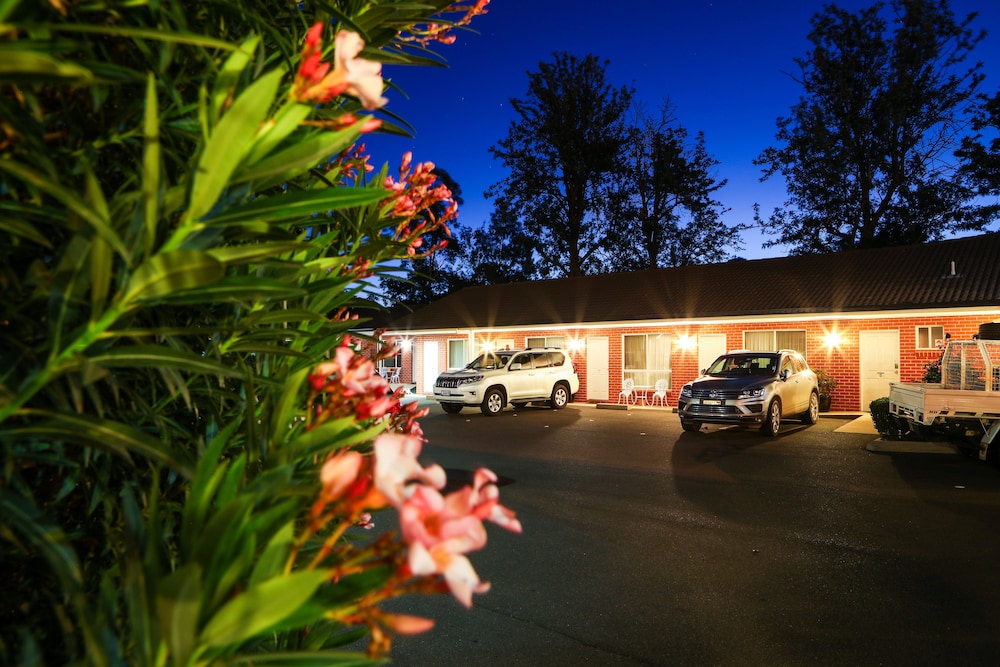 Akuna Motor Inn and Apartments — 4-Star Luxury Hotel in Dubbo, Australia