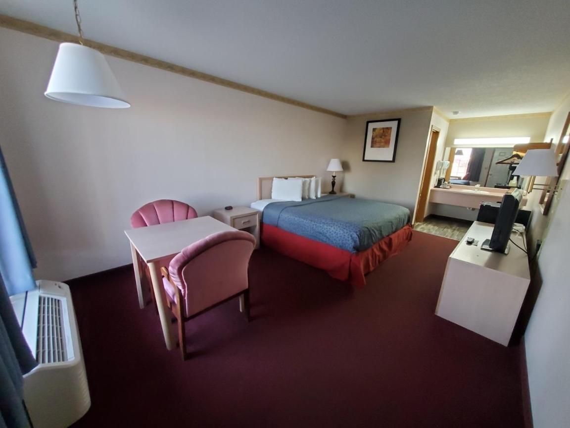 Twelve Oaks Inn - photo 6