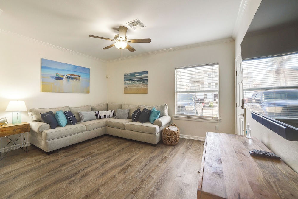 Modern Island Condo with Pool Steps to the Beach — 4-Star Luxury Hotel in South Padre Island, United States