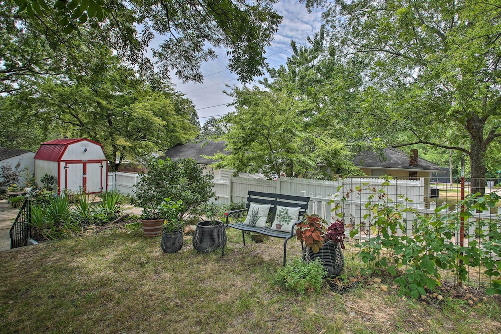 2 Mi To Oaklawn Casino Home with Peaceful Yard - photo 31