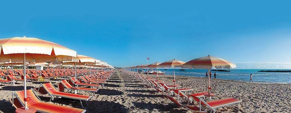 Victoria Mobilehome Riva Nuova Village — 4-Star Luxury Hotel in Martinsicuro, Italy