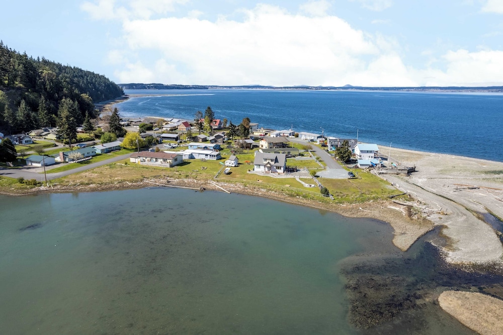 Sunny by the Sound by AvantStay Coastal Escape - photo 41
