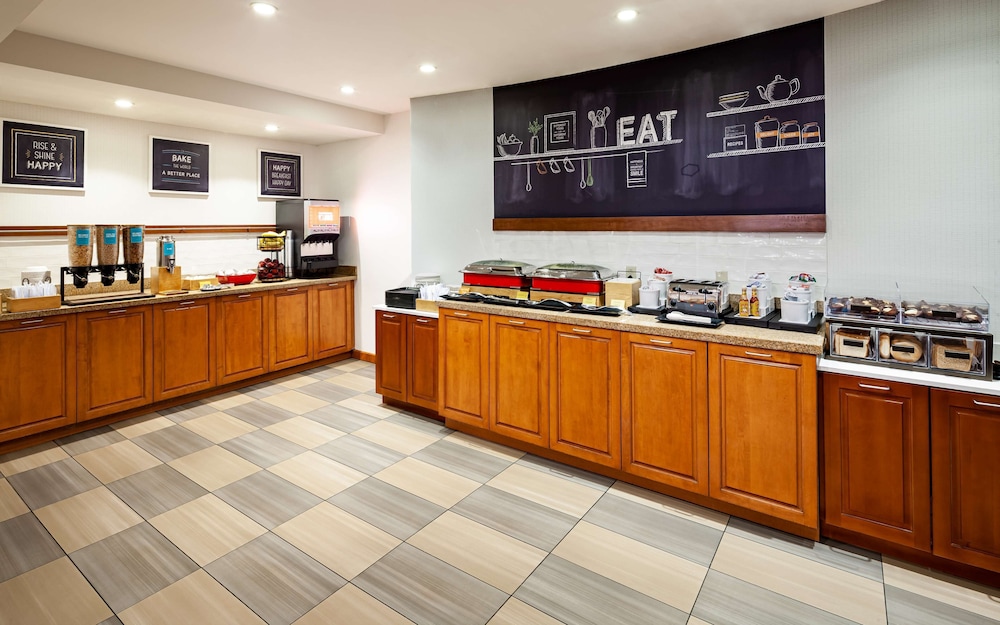 Hampton Inn & Suites St. Louis at Forest Park - photo 28