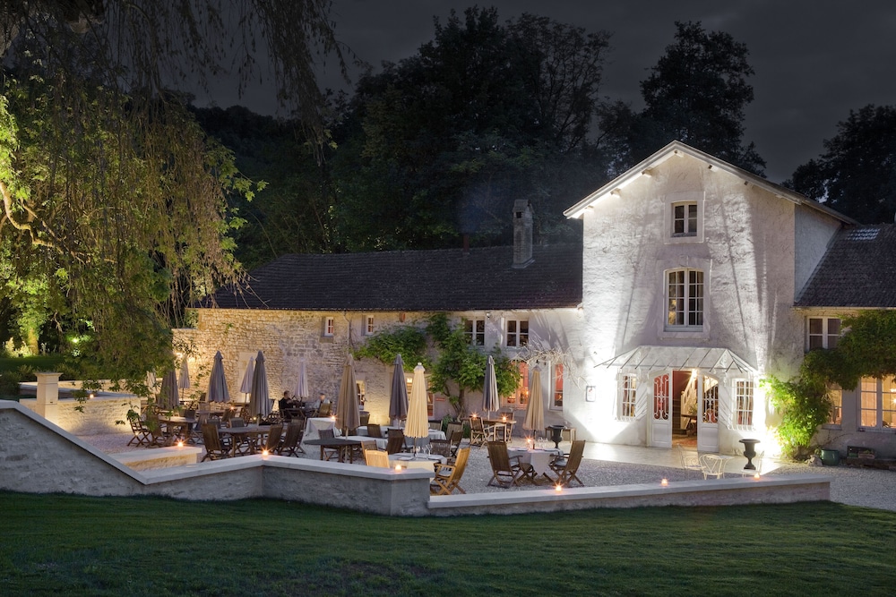 La Source Bleue - carbon neutral hotel in Froncles
