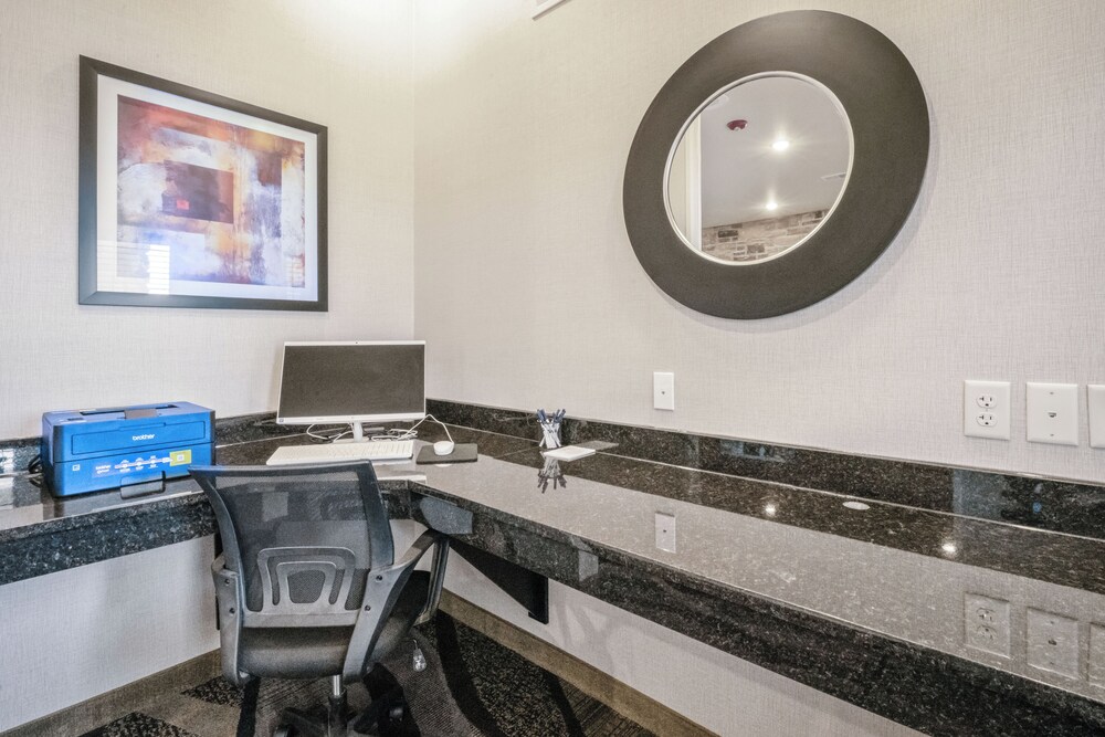 Cobblestone Inn & Suites Boise City - photo 55