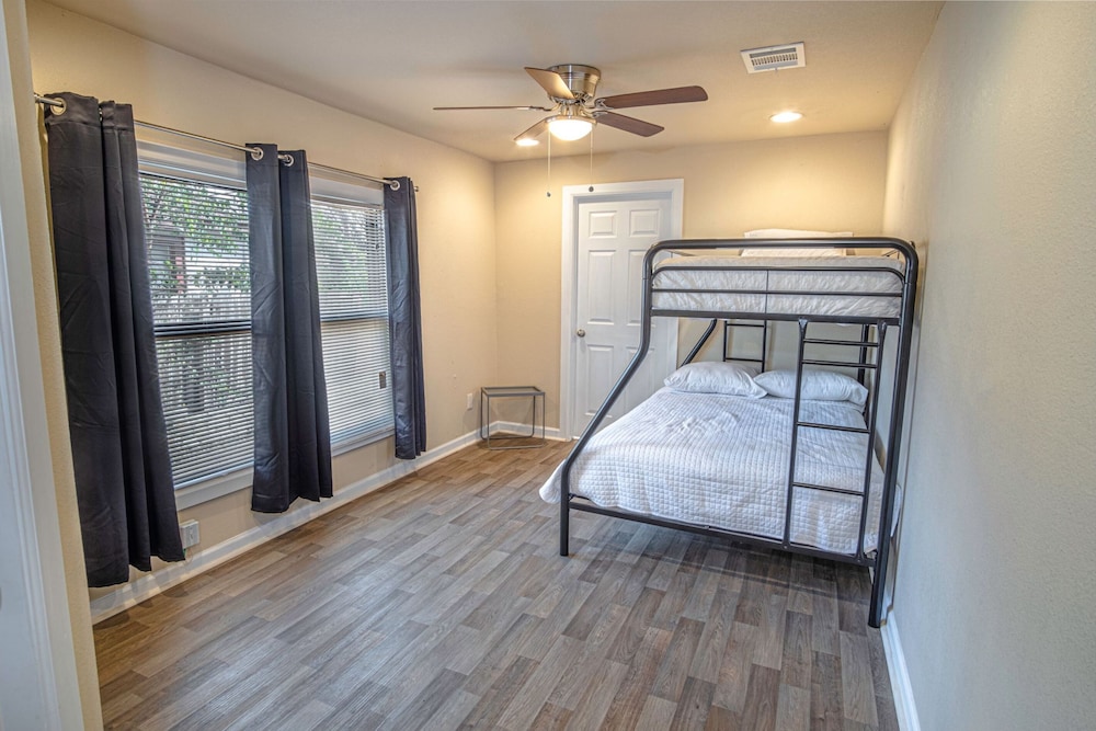 Nice 3br 2ba Near Downtown 2 min At&t Center - photo 3