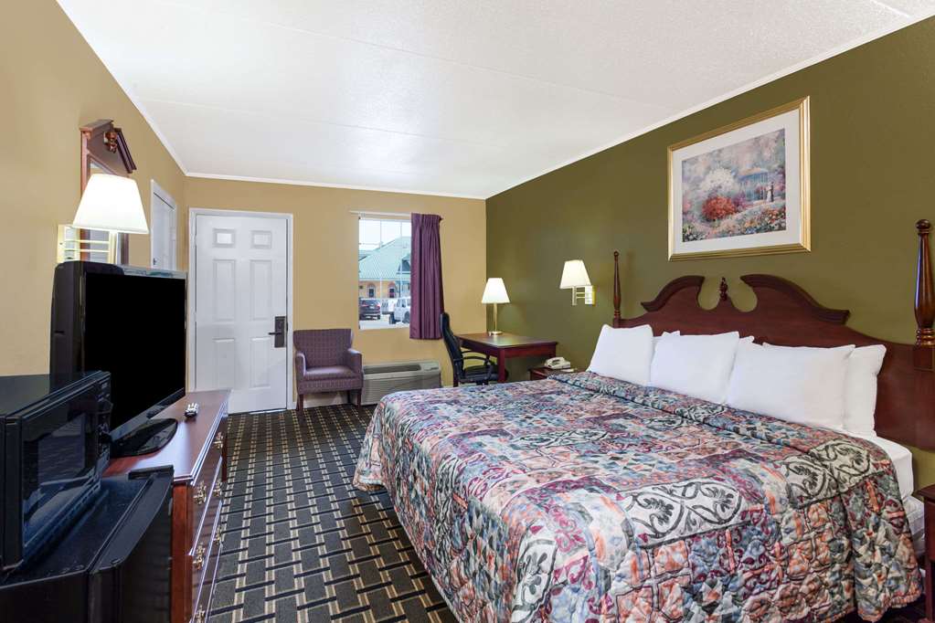 Days Inn by Wyndham Lenoir City - photo 7