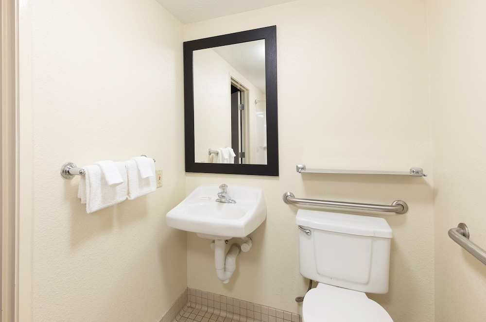 Red Roof Inn PLUS Pittsburgh South Airport - photo 24