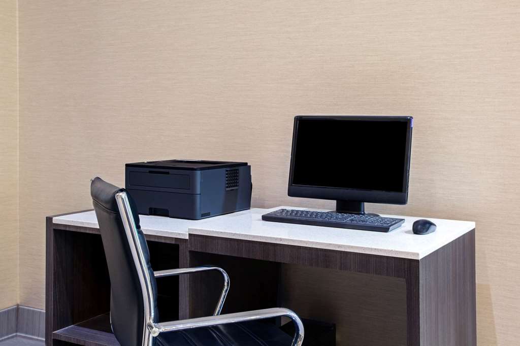 La Quinta Inn by Wyndham Radford - photo 30