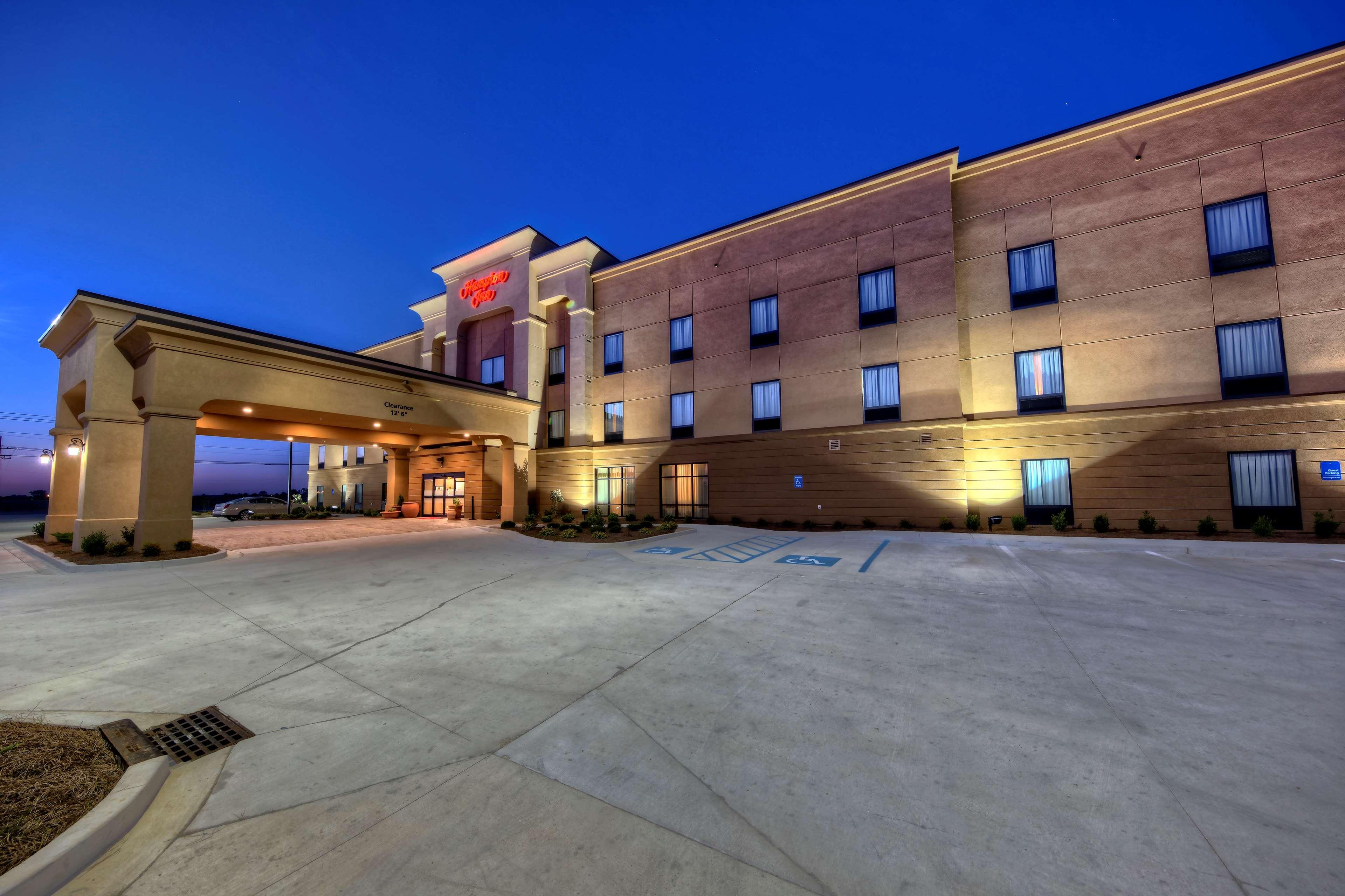 Hampton Inn Indianola - photo 12