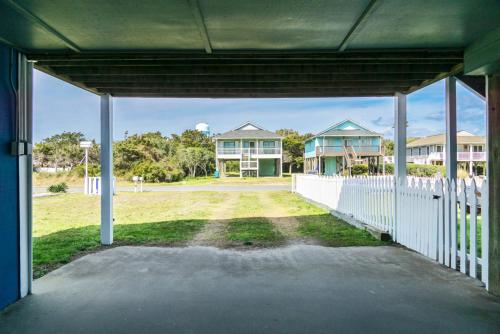 Out of the Blue by Oak Island Accommodations - photo 7