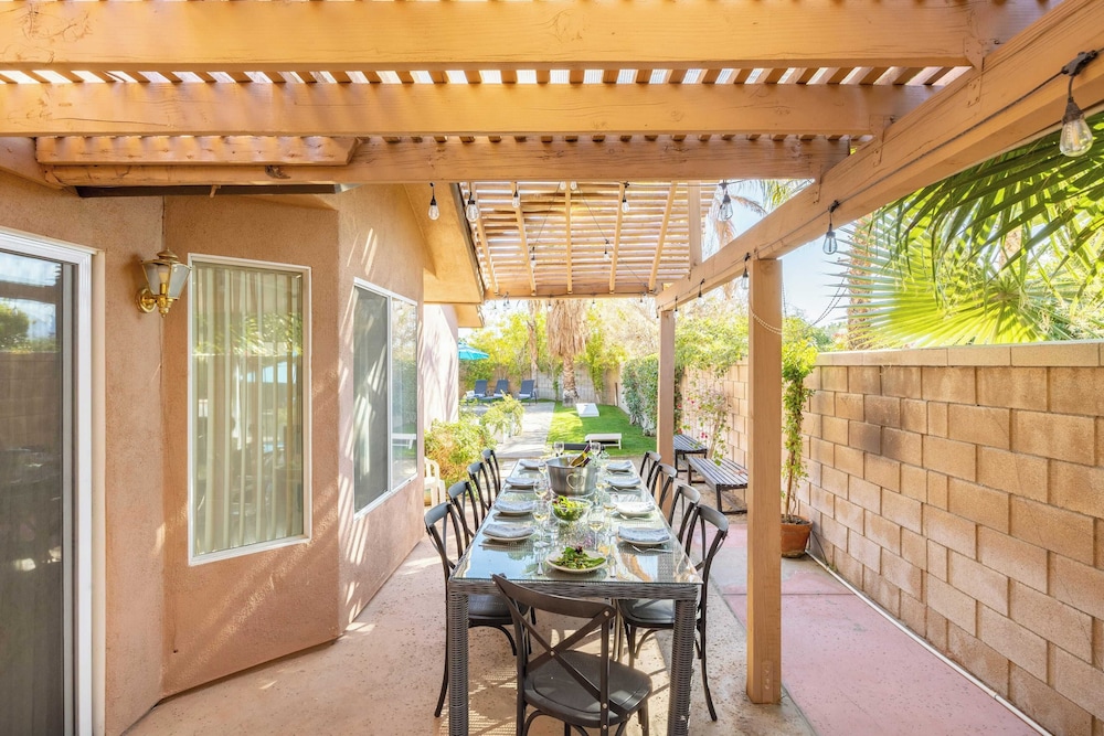 Larrea by Avantstay Luxurious Oasis w Pool & Hot Tub in Indio, United States