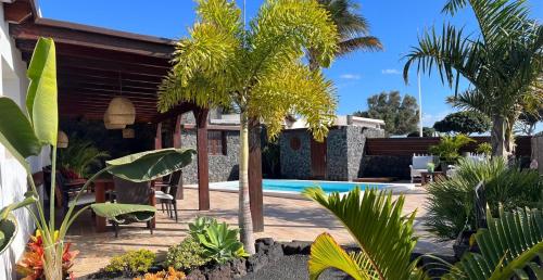 Casa Chic Lanzarote — 4-Star Luxury Hotel in Puerto Del Carmen, Spain