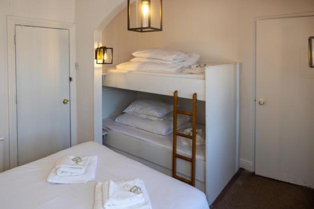 Sea View flat 4 fast WIFI & FREE parking