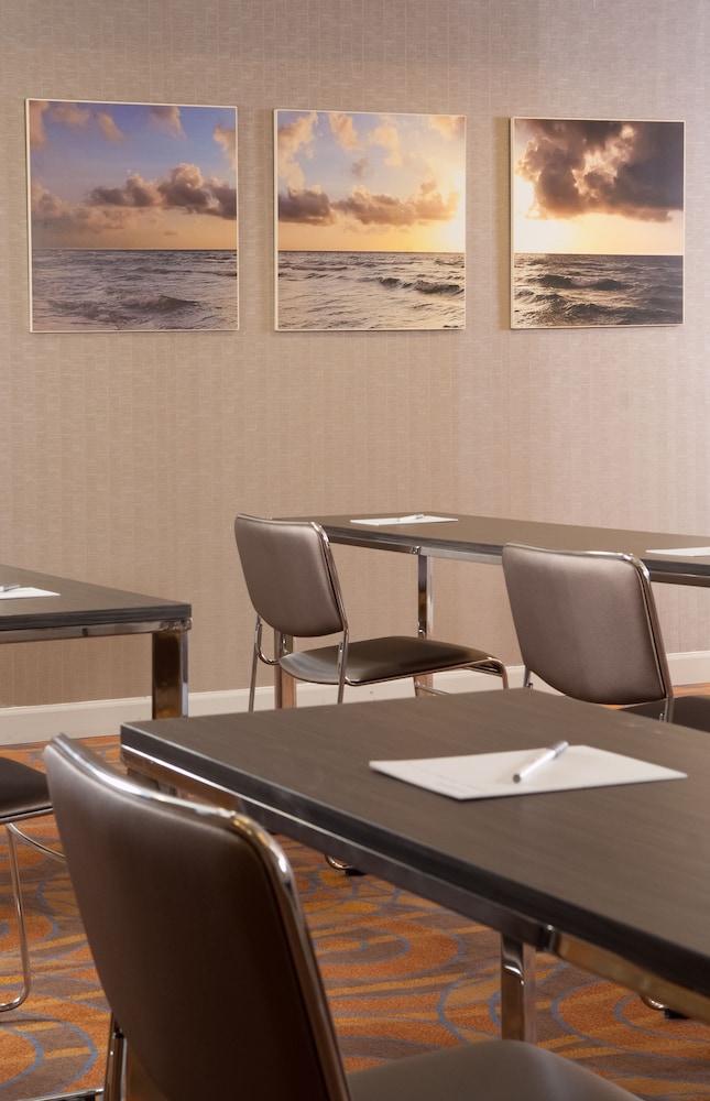 Hampton Inn Orlando International Airport - photo 29