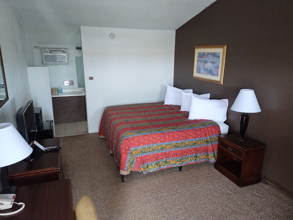 First Interstate Inn - photo 5