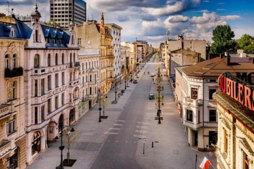 Lumina Loft Tymienieckiego with a view of the lake — 5-Star Luxury Hotel in Lodz, Poland