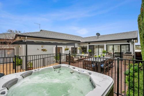 Darling Villa Biani in Sorrento with Spa — 4-Star Luxury Hotel in Sorrento, Australia