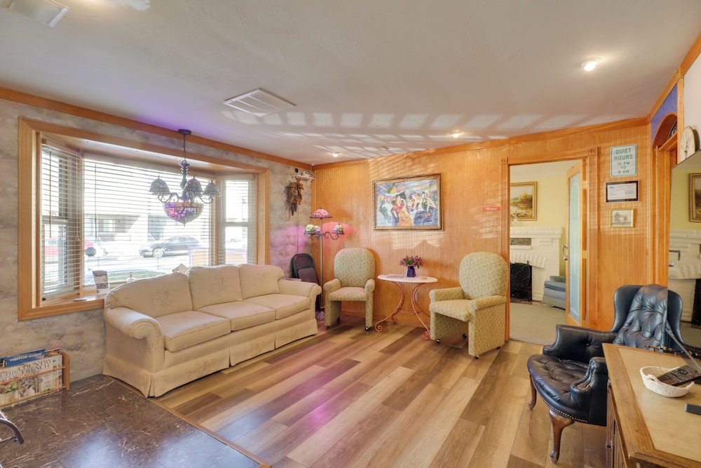 Half mi to River Walk: 'rose Cottage' in Truckee