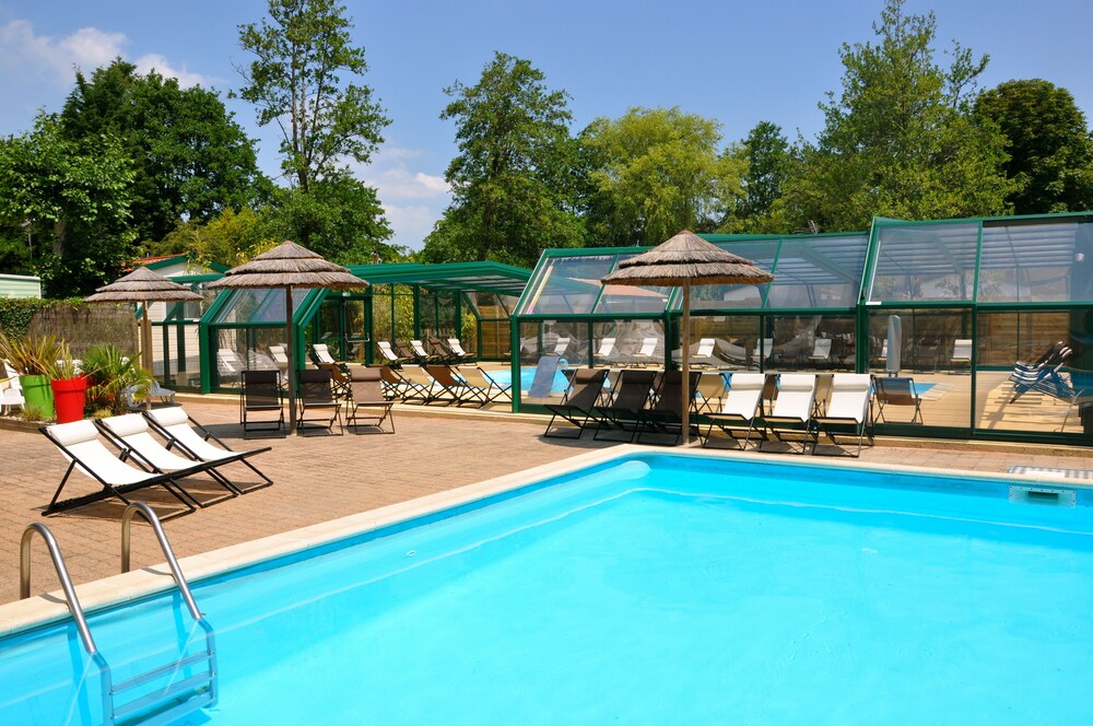Caravaning Les Tourterelles — 4-Star Luxury Hotel in Rang-Du-Fliers, France