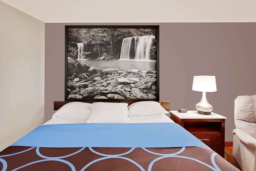 Super 8 by Wyndham Fayetteville - photo 10
