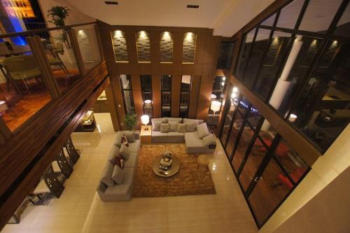 One House 10Br — 4-Star Luxury Hotel in Baguio, Philippines