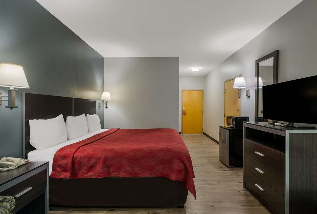 Econo Lodge Inn & Suites Diamondhead - photo 20