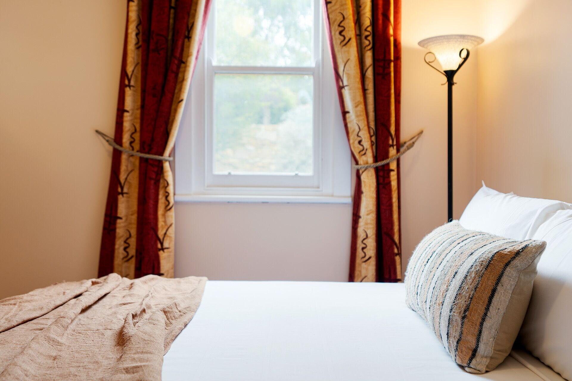 Elegant Goldfields Retreat Spa Bath & Privacy — 4-Star Luxury Hotel in Castlemaine, Australia