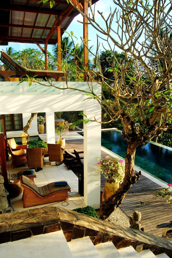 Villa Matahari Terbenam — 4-Star Luxury Hotel in Senggigi, Indonesia