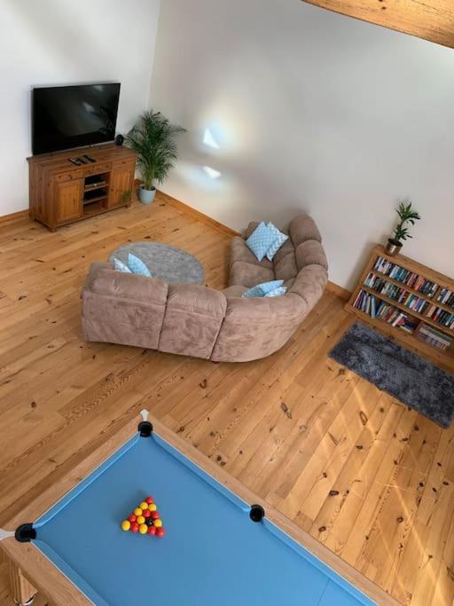Large converted barn in peaceful rural location — hotel in Hambleton