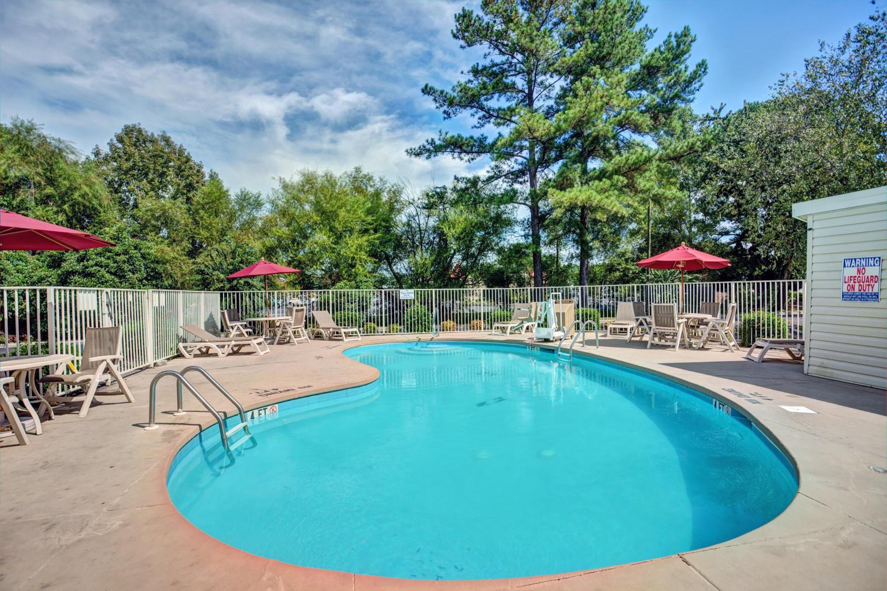 Travelodge by Wyndham Fayetteville - photo 21